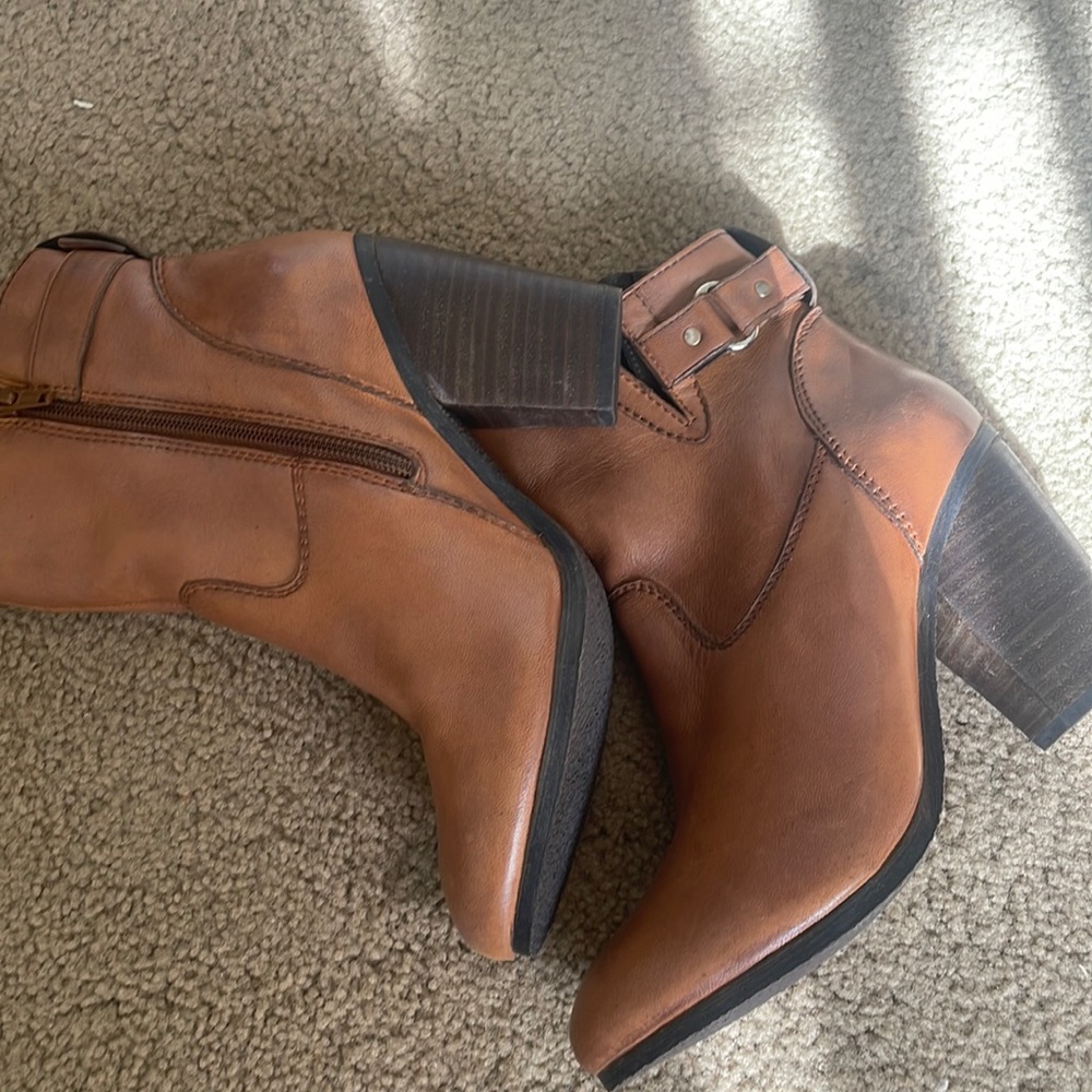 Boots - Picture 2 of 10